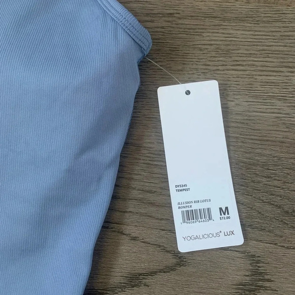 Yogalicious Illusion Ribbed Lotus Short Romper - Size M - Light Blue - NWT - Picture 7 of 13